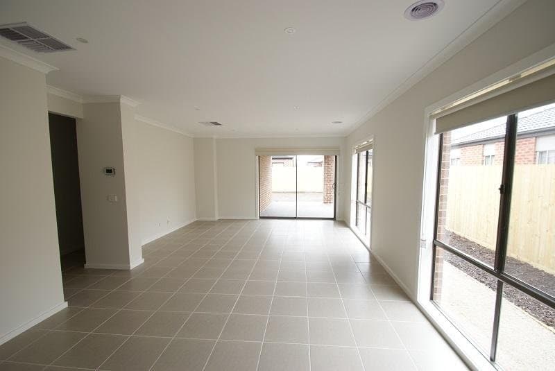 198 Alisma Boulevard, Cranbourne North VIC 3977, Cranbourne North - Thumbnail 3