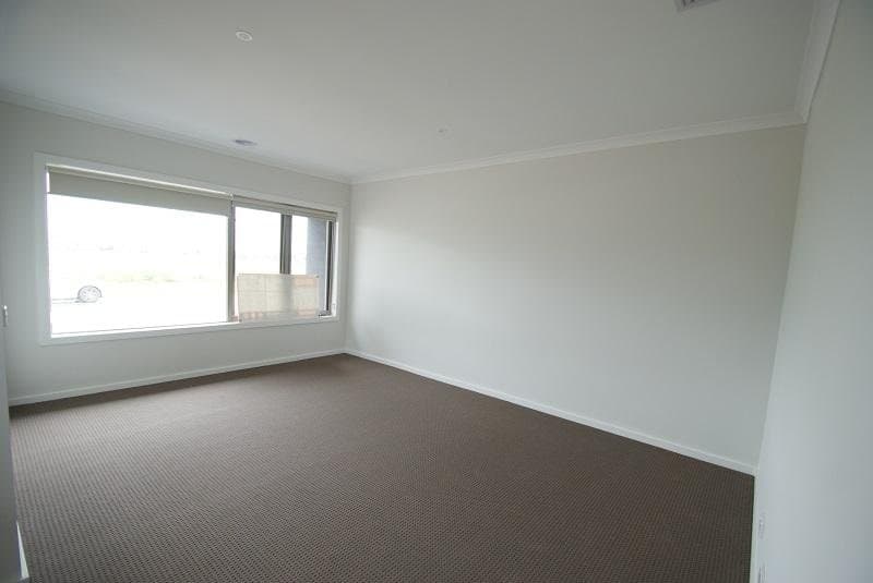 200 Alisma Boulevard, Cranbourne North VIC 3977, Cranbourne North - Thumbnail 2