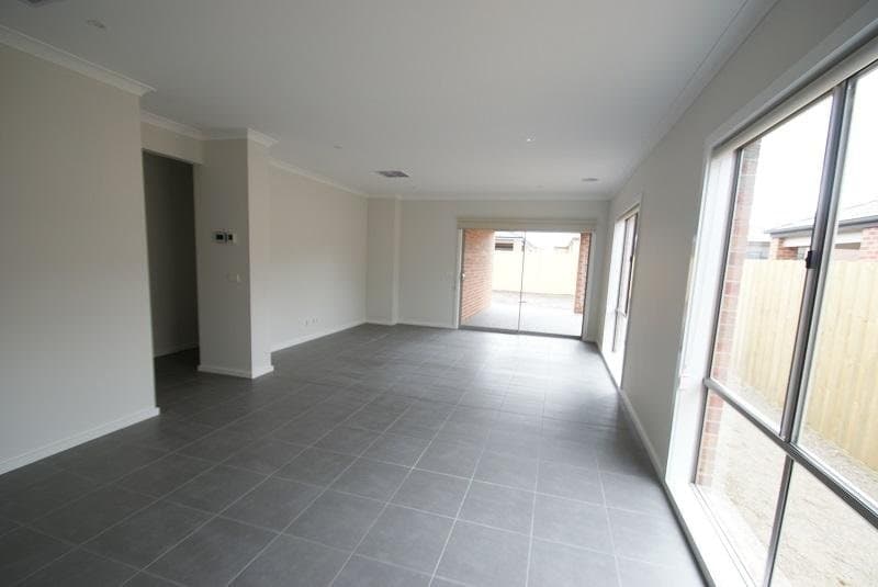 200 Alisma Boulevard, Cranbourne North VIC 3977, Cranbourne North - Thumbnail 3