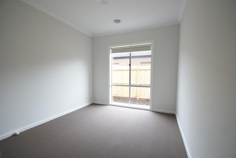 200 Alisma Boulevard, Cranbourne North VIC 3977, Cranbourne North - Thumbnail 8