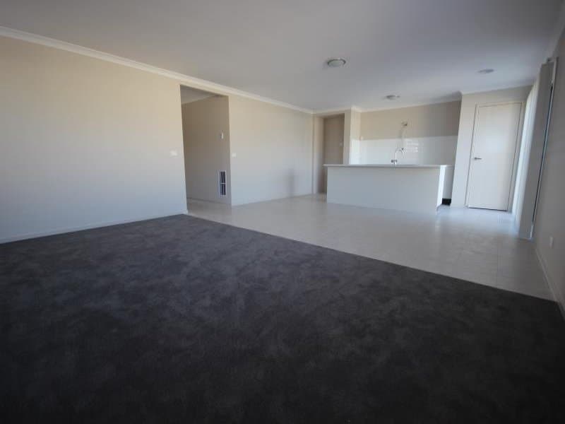 32 Corkwood Crescent, Wallan VIC 3756, Wallan - Thumbnail 2