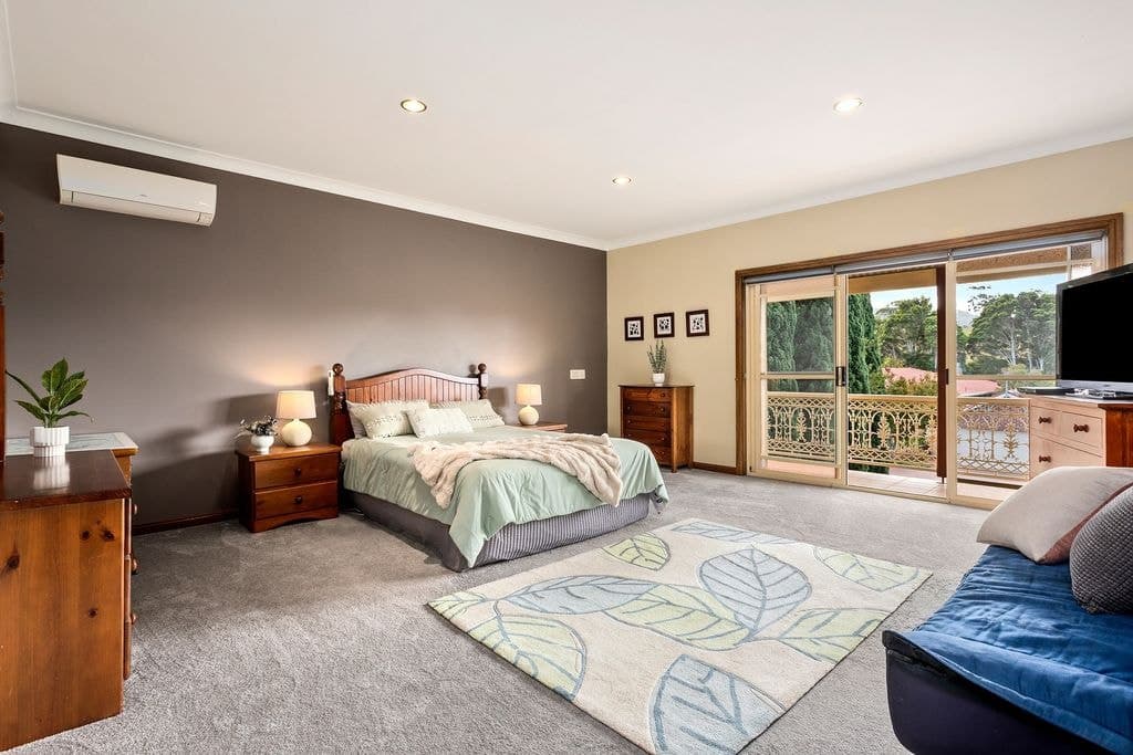 207-209 Derribong Drive, Cordeaux Heights - Thumbnail 3