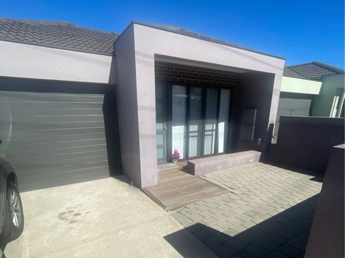 5 Stephen Street, QUEENS PARK, Queens Park - Image 1
