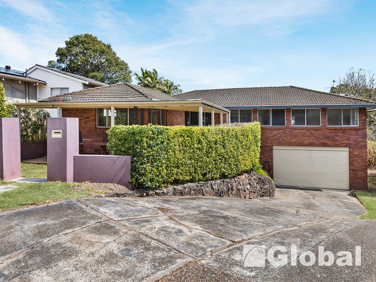 4 Crestwood Place, Warners Bay, Warners Bay - Image 1