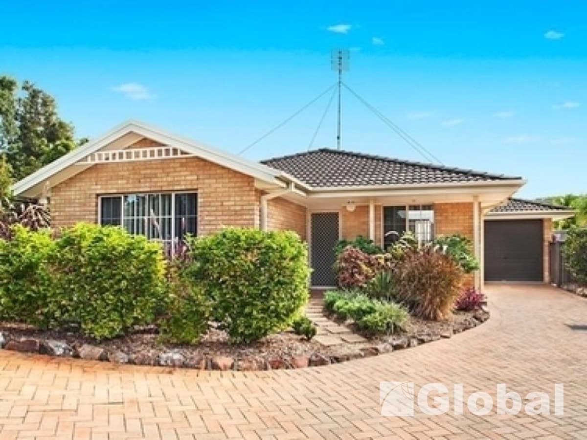 75 Ambleside Circuit, LAKELANDS, Lakelands - Image 1