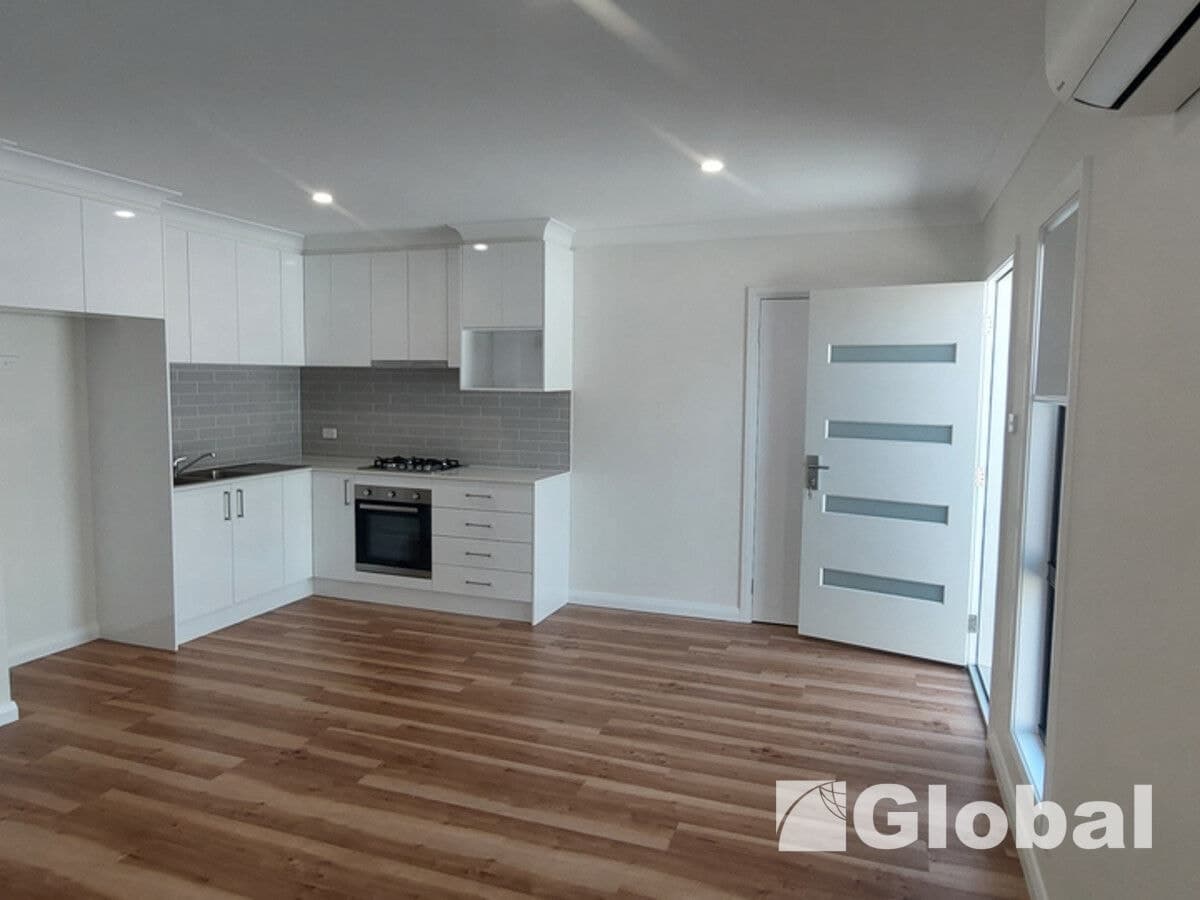2/18A Fifth Street, Weston, Weston - Image 1