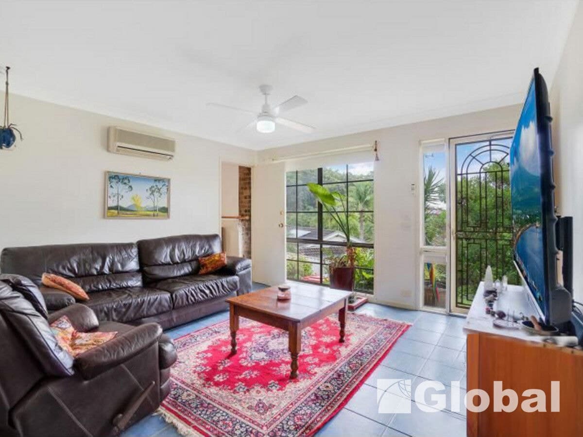 38 Endeavour Close, Woodrising, Woodrising - Thumbnail 2