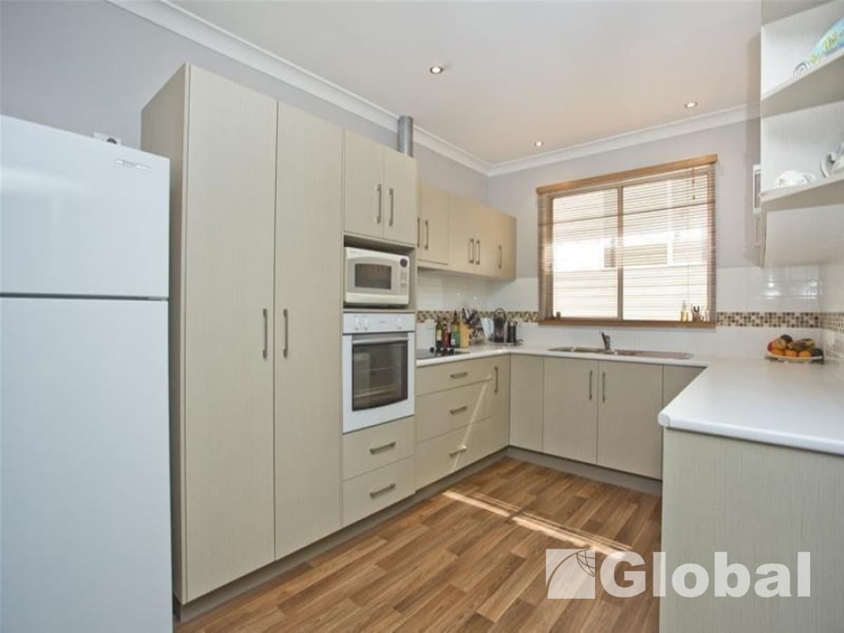 4 Lisa Avenue, WARNERS BAY, Warners Bay - Thumbnail 2