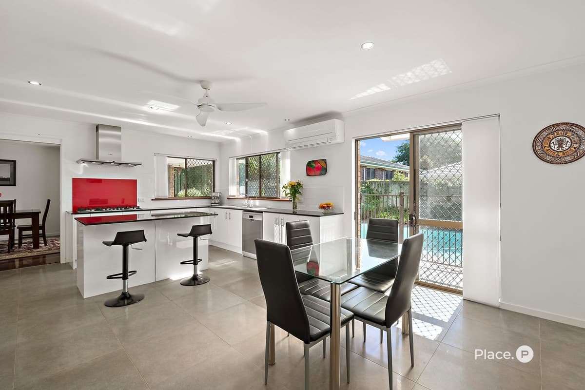 17 Mintwood Place, Sunnybank Hills - Thumbnail 5