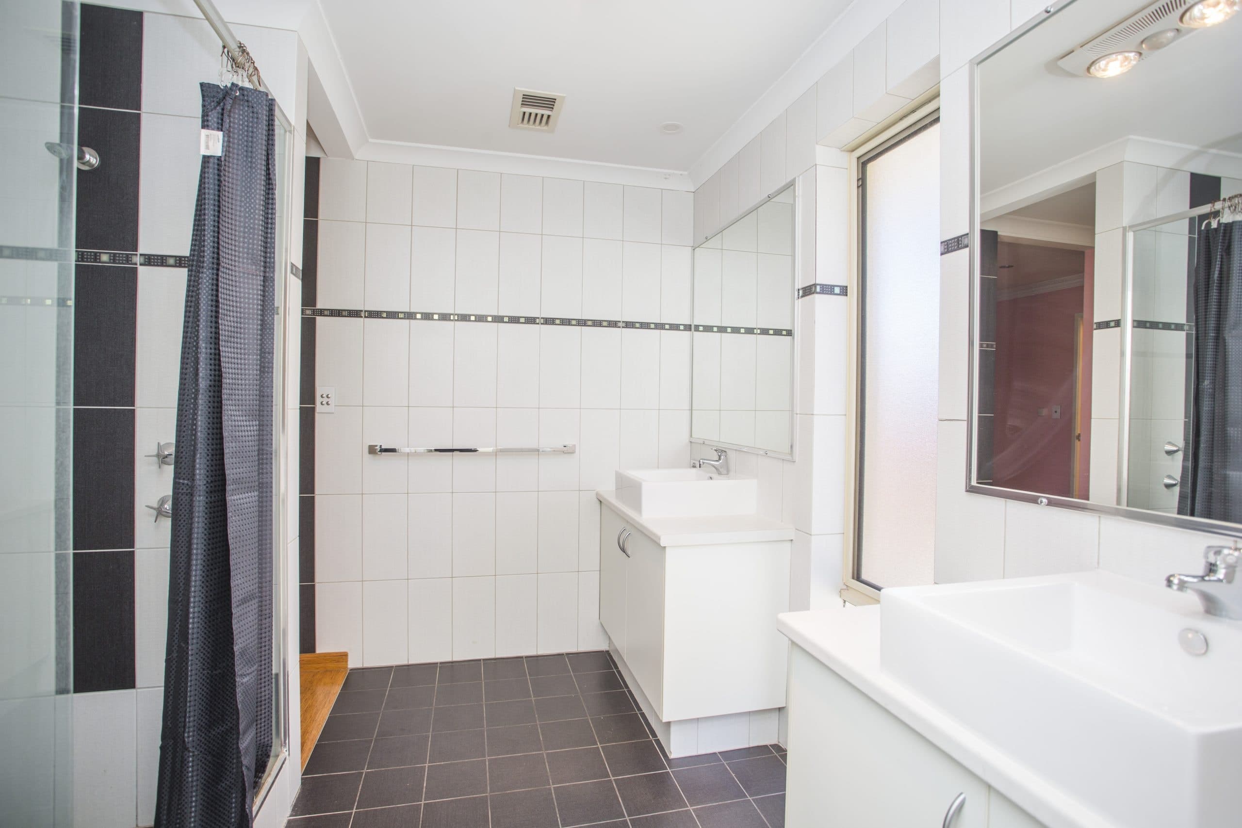 8 Levis Drive, CANNING VALE  WA  6155, Canning Vale - Thumbnail 4