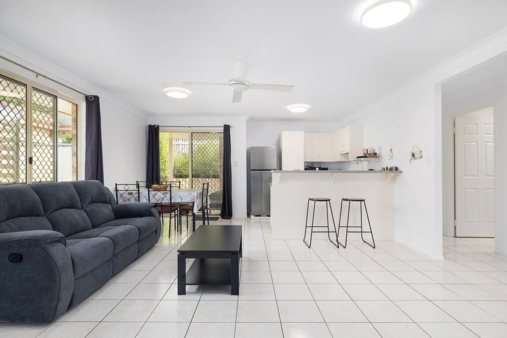 2/33 Oswald Street, Allenstown - Thumbnail 2