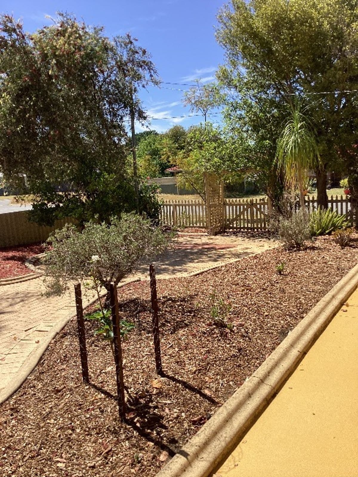 21 Clifton Crescent, Pinjarra WA 6208, Pinjarra - Thumbnail 2