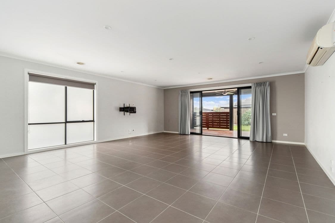 14 Flora Park Way, Carrum Downs, VIC 3201, Carrum Downs - Thumbnail 2