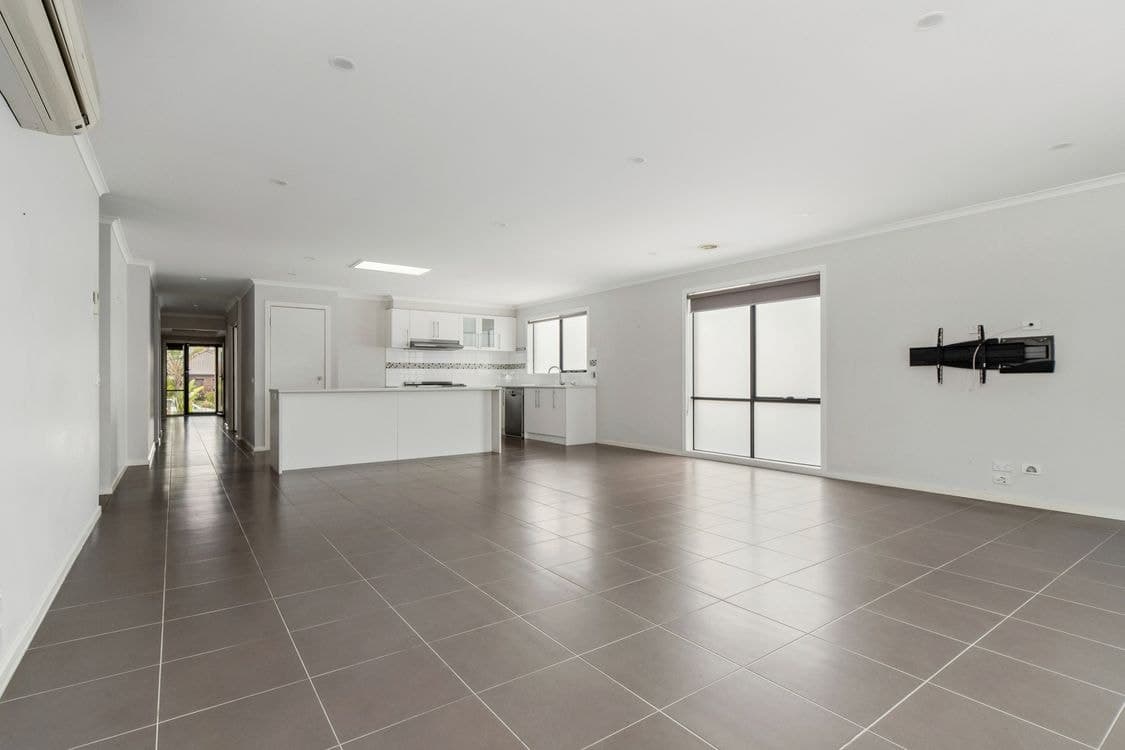 14 Flora Park Way, Carrum Downs, VIC 3201, Carrum Downs - Thumbnail 3