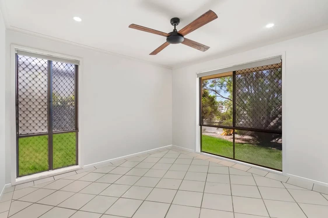 1 Lance Drive, MOUNT WARREN PARK, QLD, 4207, Mount Warren Park - Thumbnail 5