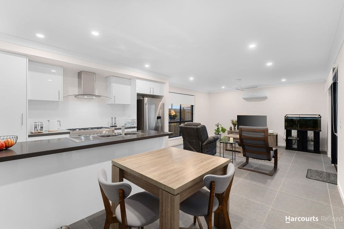 54 Snowdonia Crescent, YARRABILBA, QLD, 4207, Yarrabilba - Thumbnail 4