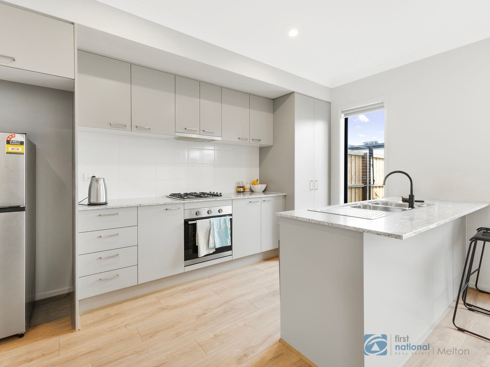 12 Longtown Road, Thornhill Park VIC 3335, Thornhill Park - Thumbnail 2