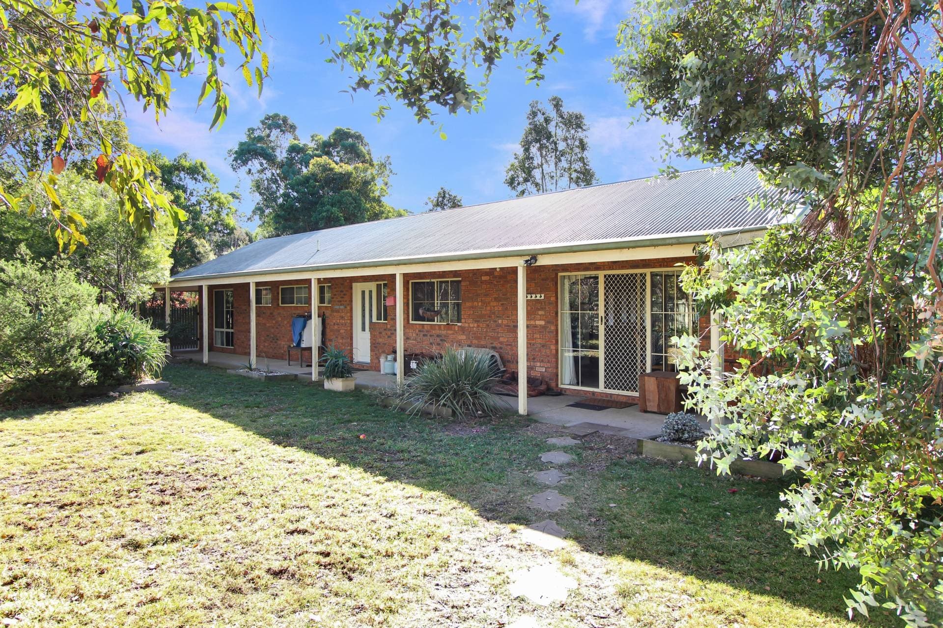 QUALITY RURAL LIVING WITH OUTSTANDING EQUINE FACILITIES, Hillside
    25 Andersons Lane VIC, Hillside 25 Andersons Lane - Image 1