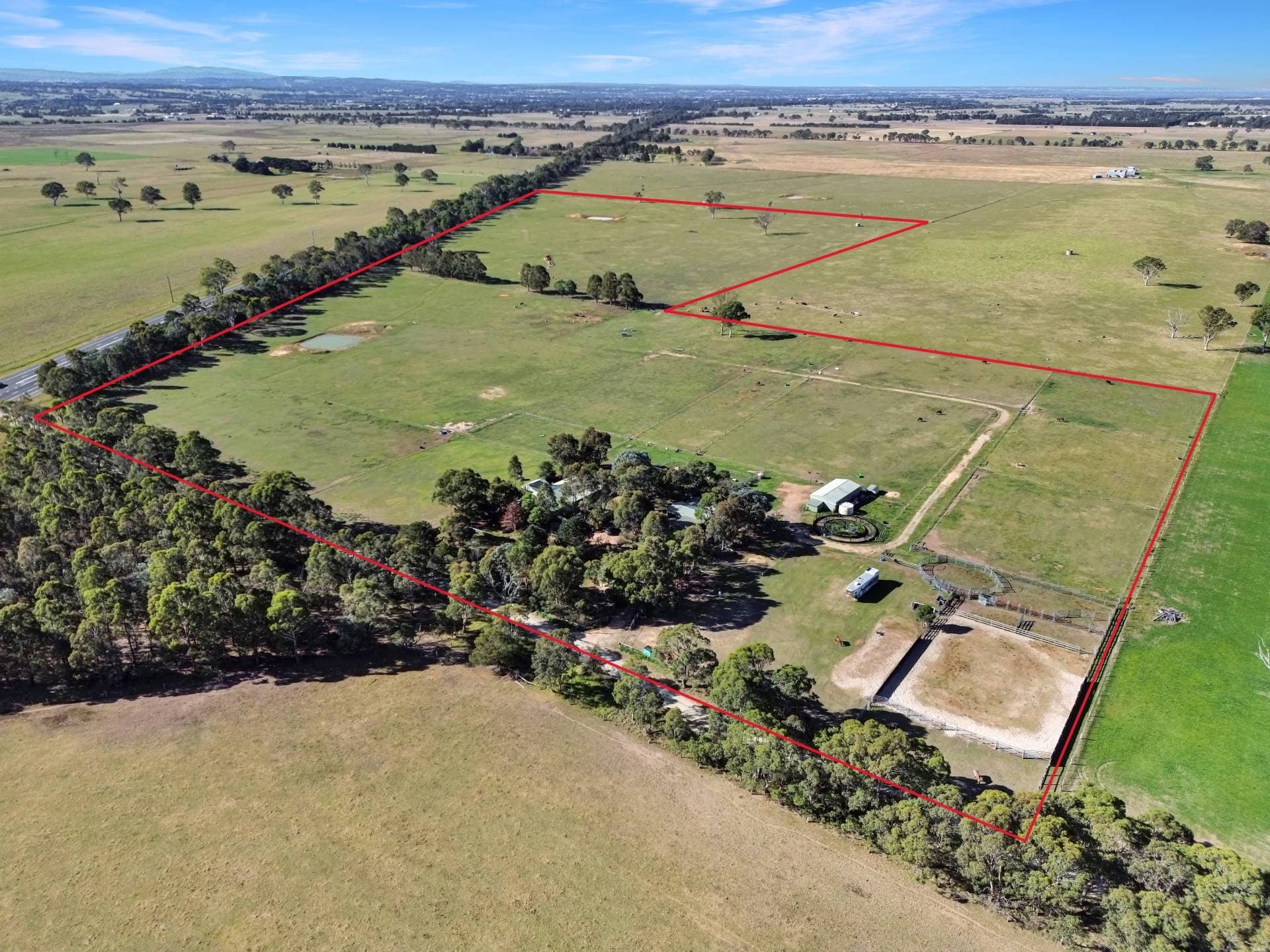 QUALITY RURAL LIVING WITH OUTSTANDING EQUINE FACILITIES, Hillside
    25 Andersons Lane VIC, Hillside 25 Andersons Lane - Thumbnail 2