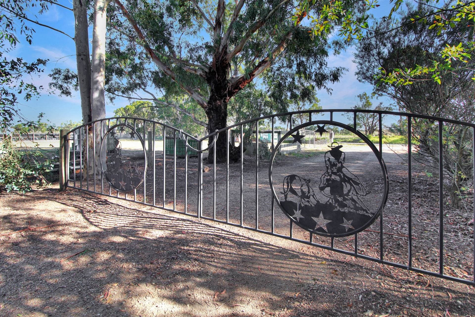 QUALITY RURAL LIVING WITH OUTSTANDING EQUINE FACILITIES, Hillside
    25 Andersons Lane VIC, Hillside 25 Andersons Lane - Thumbnail 5