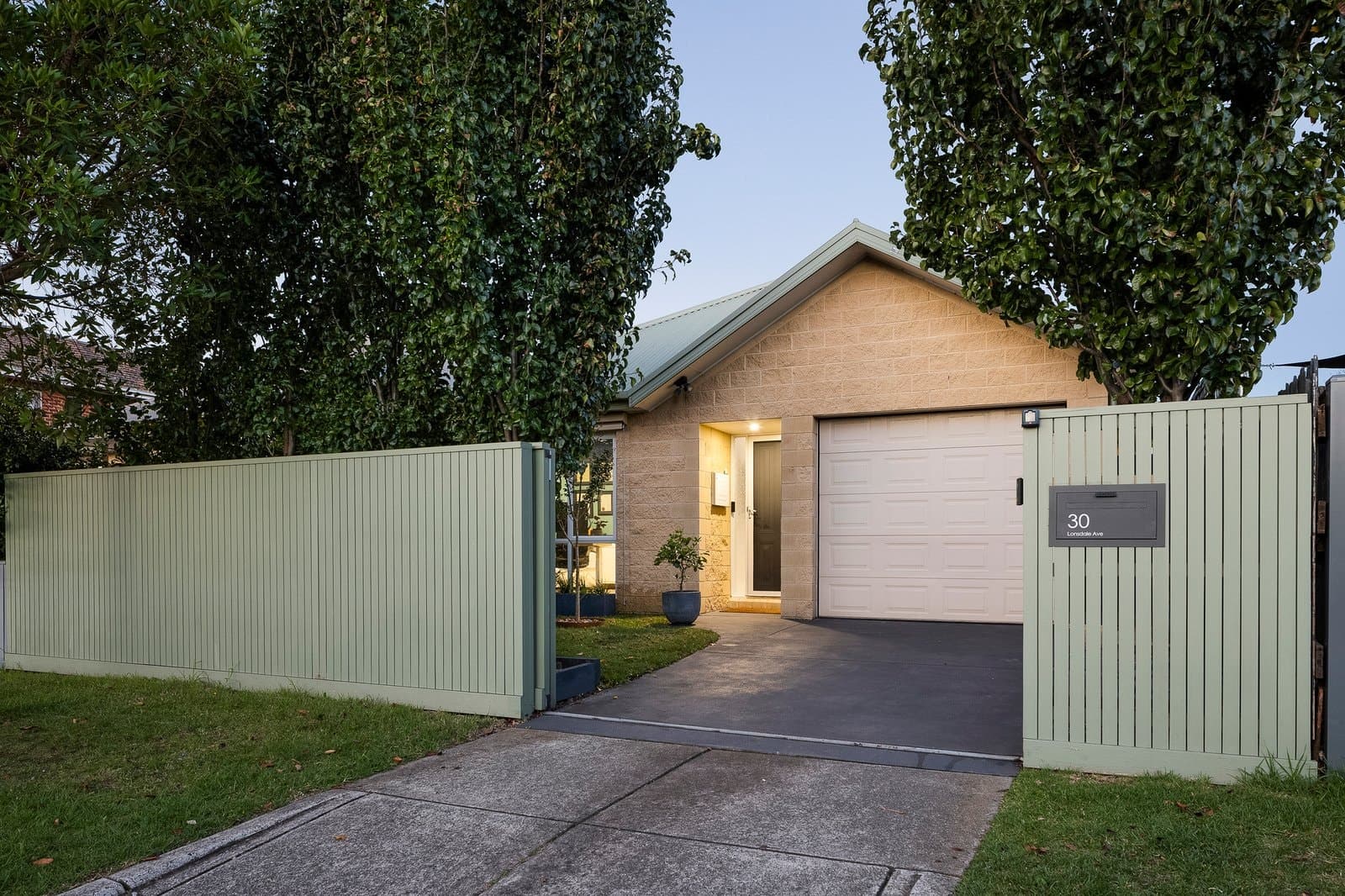 30 Lonsdale Avenue, Hampton East - Image 1