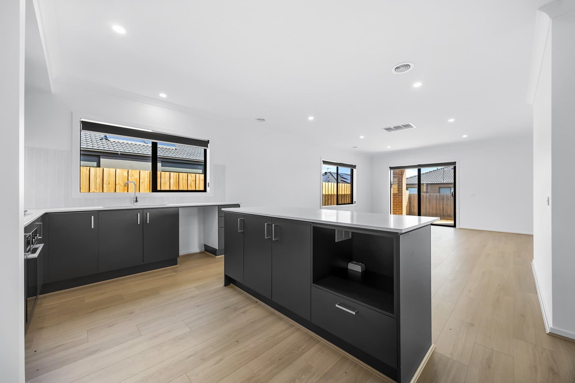 26 Dahlia Street,
                        
                    
                    
                        
                            Bonshaw, Bonshaw - Thumbnail 3