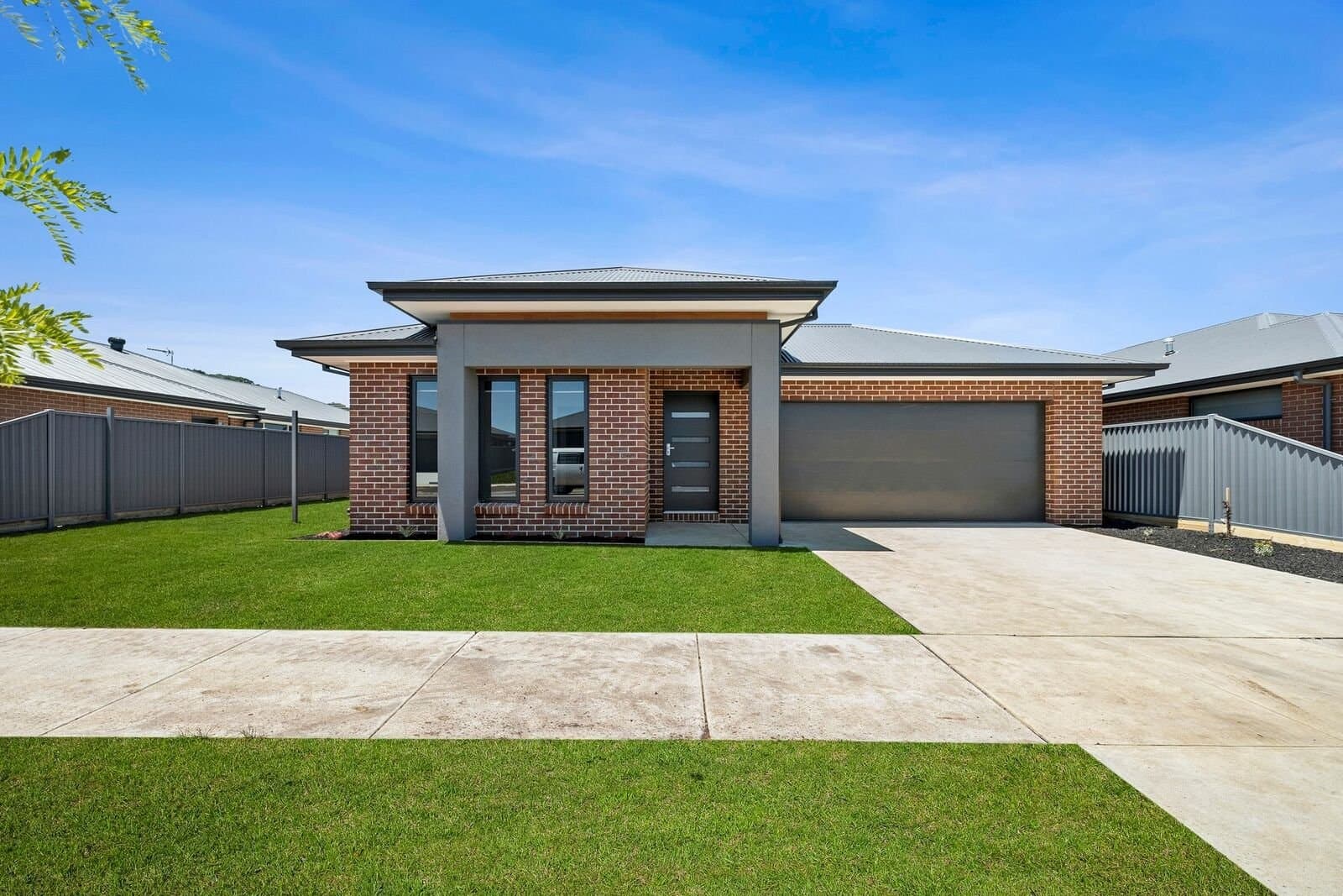 13 Nikolaos Street,
                        
                    
                    
                        
                            Smythes Creek, Smythes Creek - Image 1