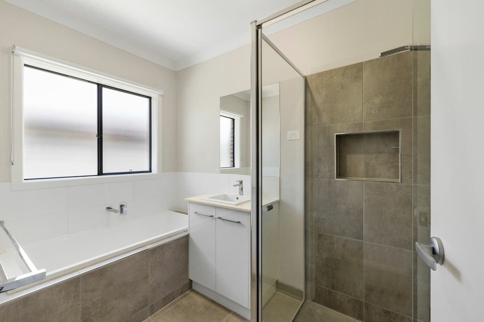 13 Nikolaos Street,
                        
                    
                    
                        
                            Smythes Creek, Smythes Creek - Thumbnail 6