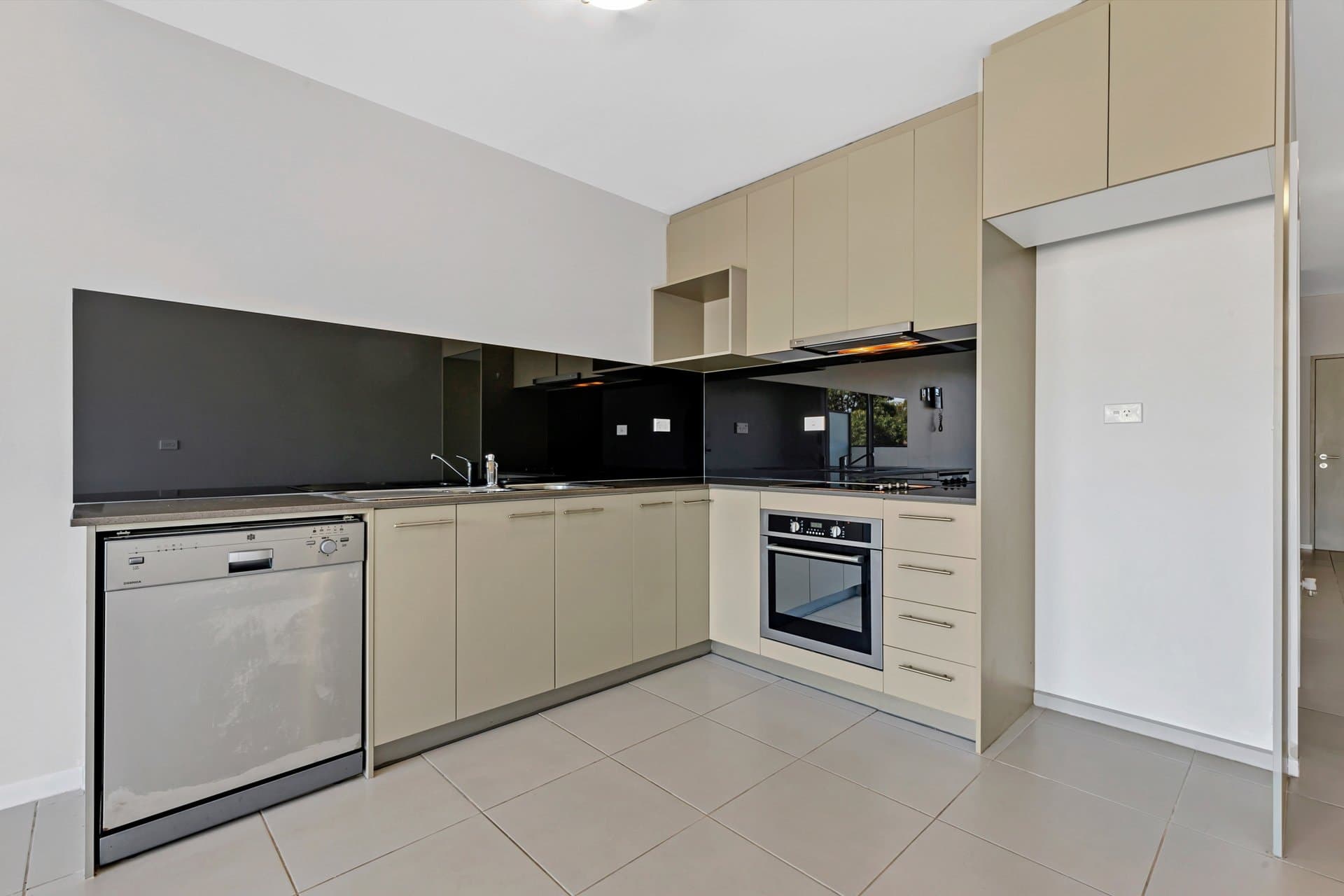 1.13/76 East Boundary Road,
                        
                    
                    
                        
                            BENTLEIGH EAST, Bentleigh East - Thumbnail 4