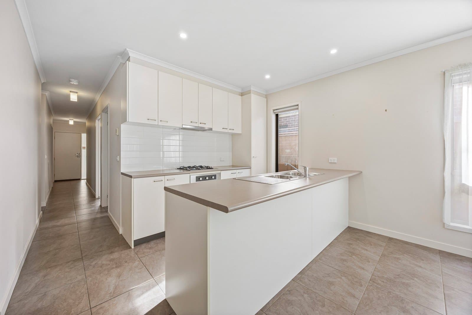 1 Shannon Close,
                        
                    
                    
                        
                            Alfredton, Alfredton - Thumbnail 3