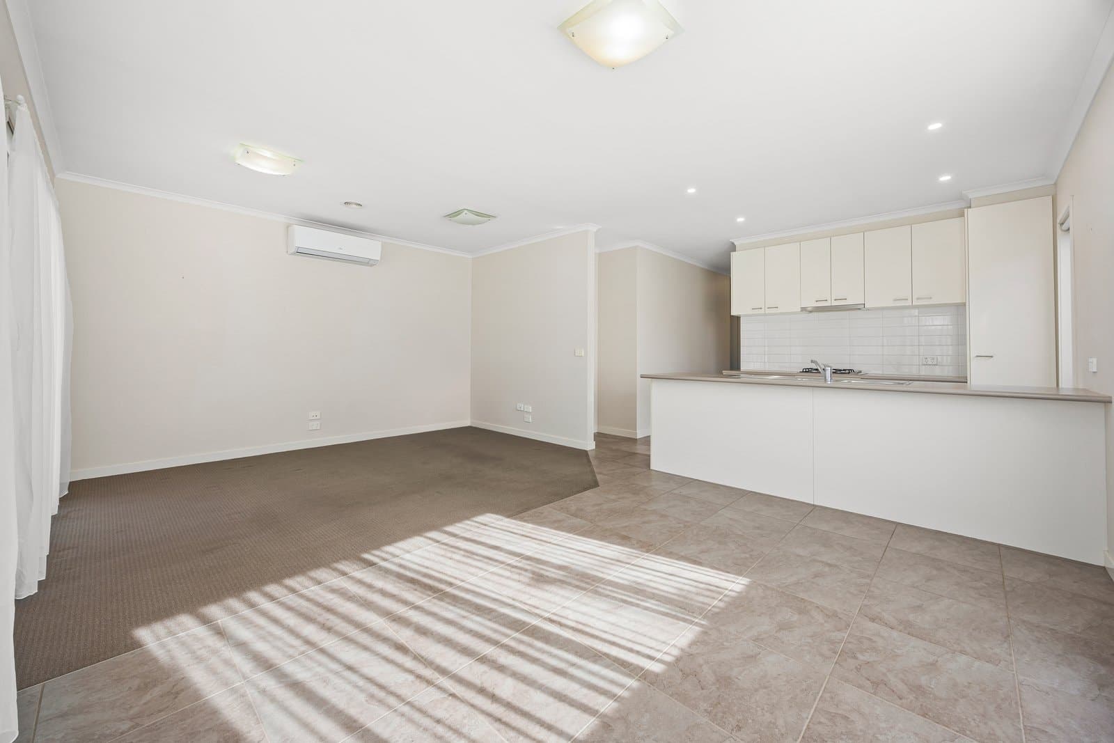 1 Shannon Close,
                        
                    
                    
                        
                            Alfredton, Alfredton - Thumbnail 5