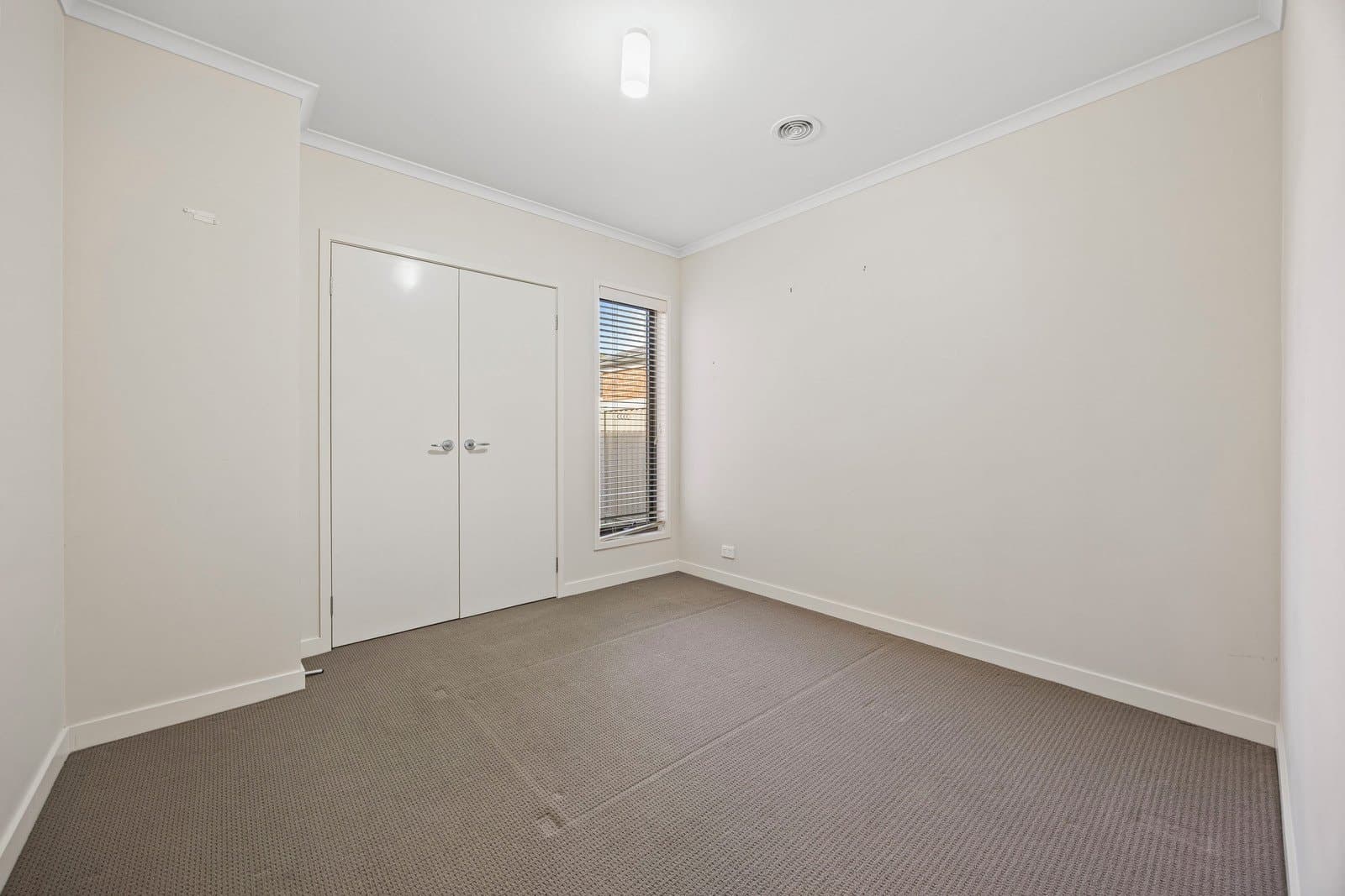 1 Shannon Close,
                        
                    
                    
                        
                            Alfredton, Alfredton - Thumbnail 8