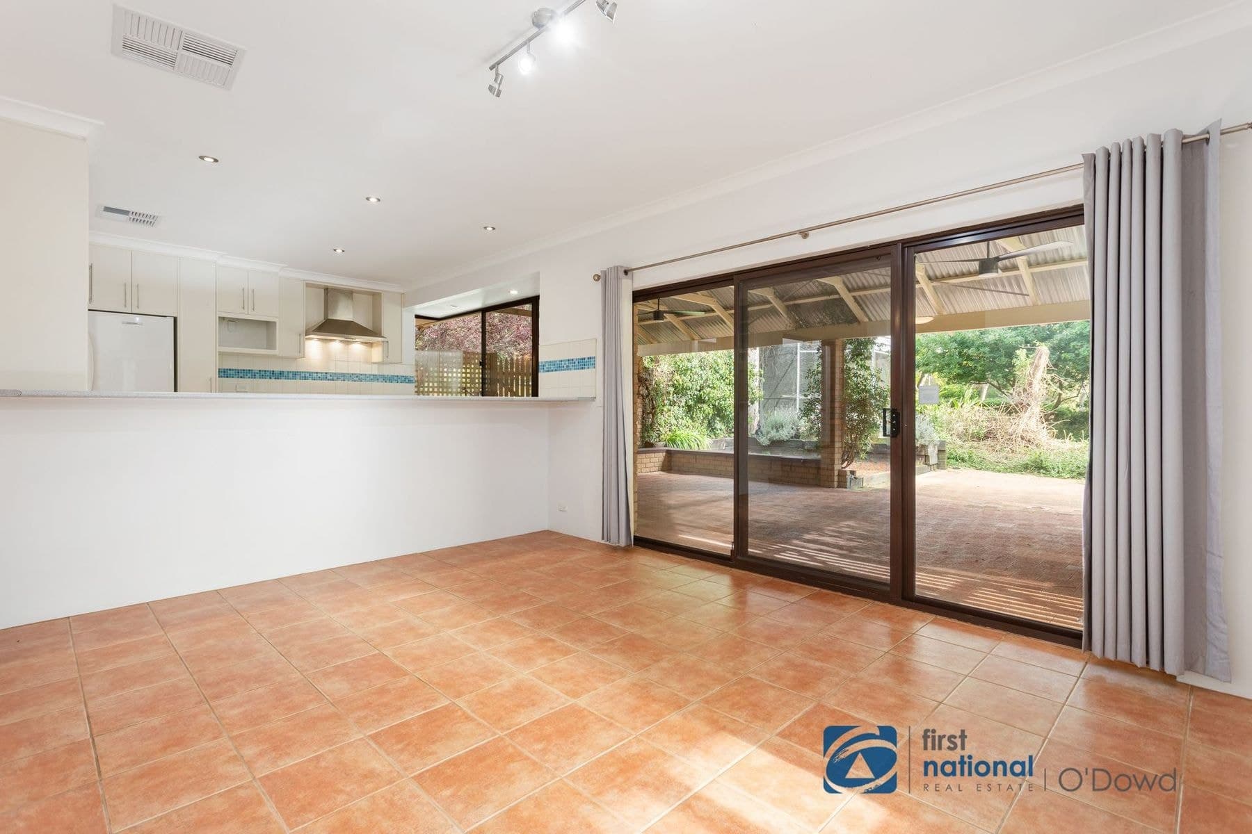 21 Bridle Drive, Maida Vale WA 6057, Maida Vale - Thumbnail 5