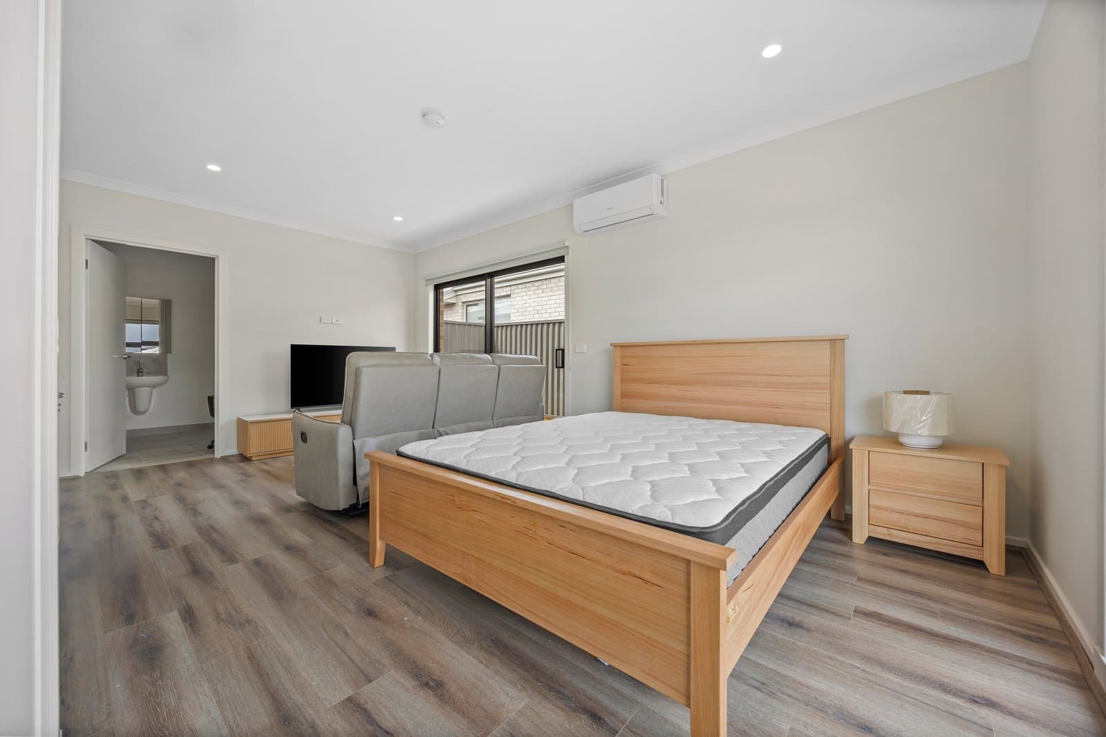 3/74 Continuance Way,
                        
                    
                    
                        
                            Delacombe, Delacombe - Thumbnail 6
