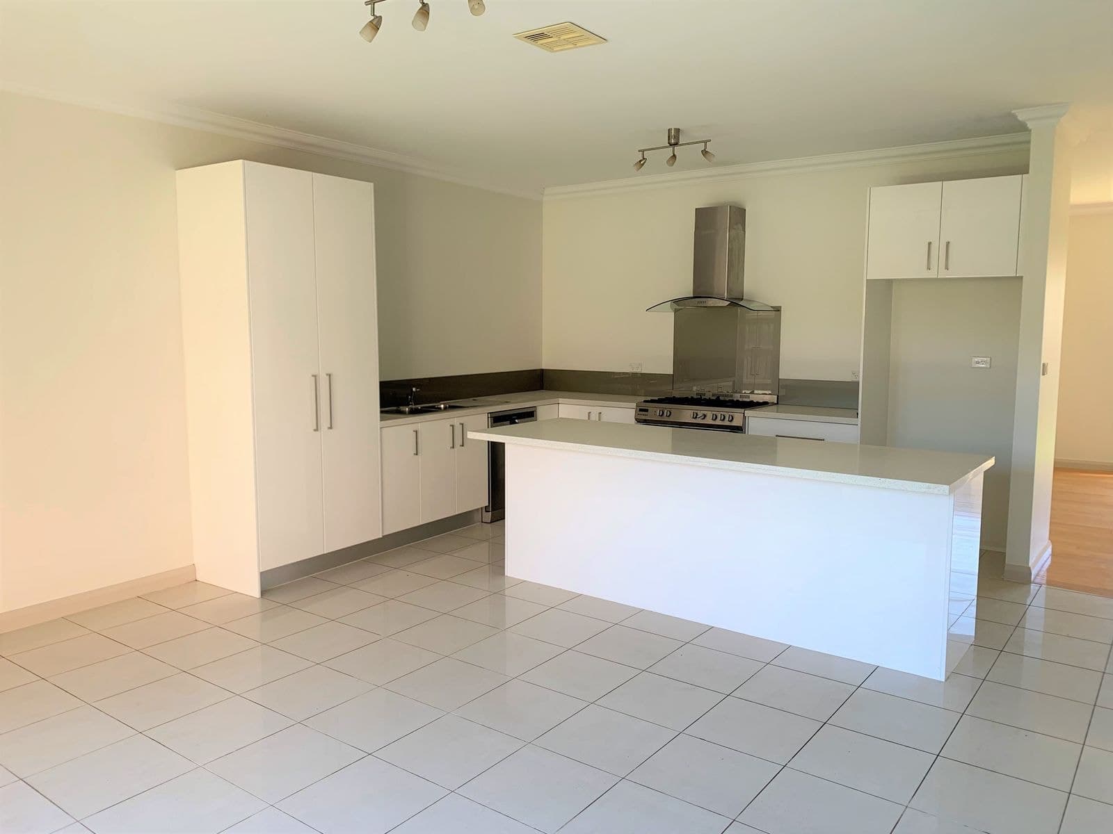 1/16 McCulloch Avenue, Seaford VIC 3198, Seaford - Thumbnail 2