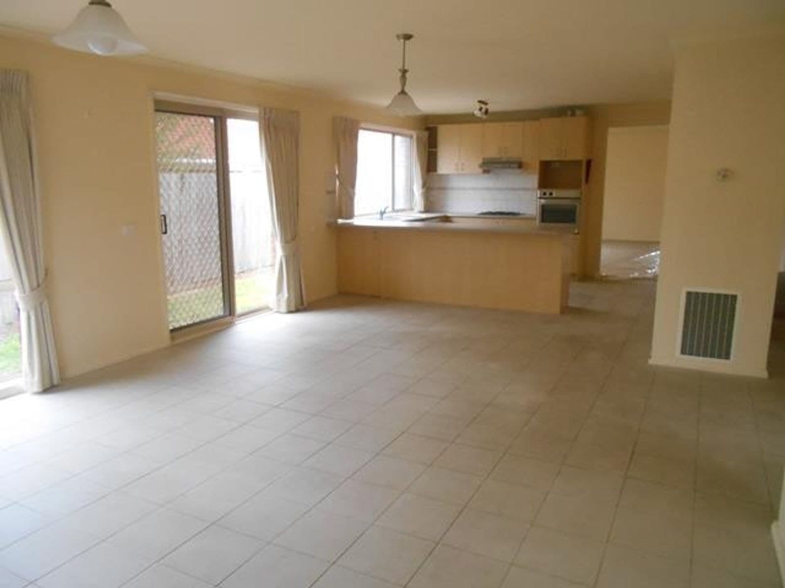 12 Sarah Court, Wantirna South VIC 3152, Wantirna South - Thumbnail 3