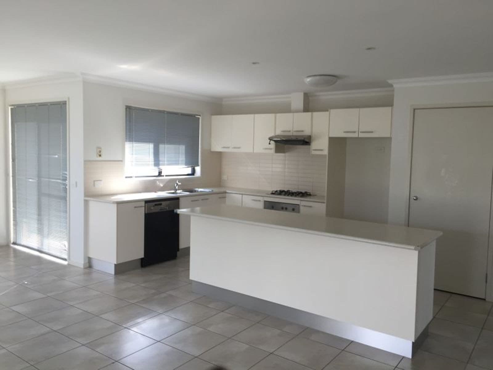 13 College Avenue, Traralgon VIC 3844, Traralgon - Thumbnail 2