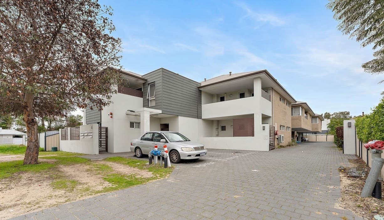 9/4 Central Terrace, BECKENHAM  WA  6107, Beckenham - Image 1