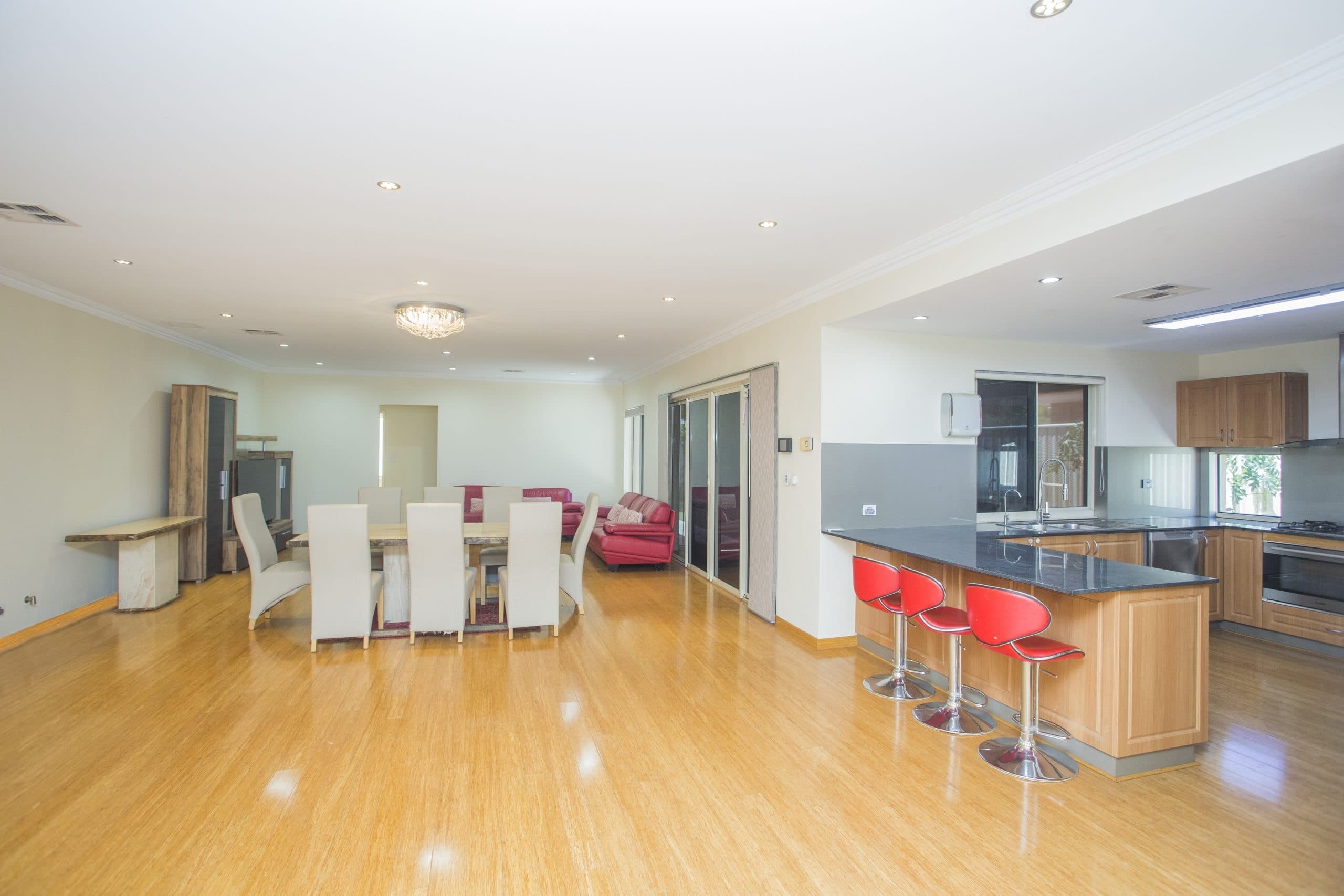 8 Levis Drive, CANNING VALE  WA  6155, Canning Vale - Thumbnail 7