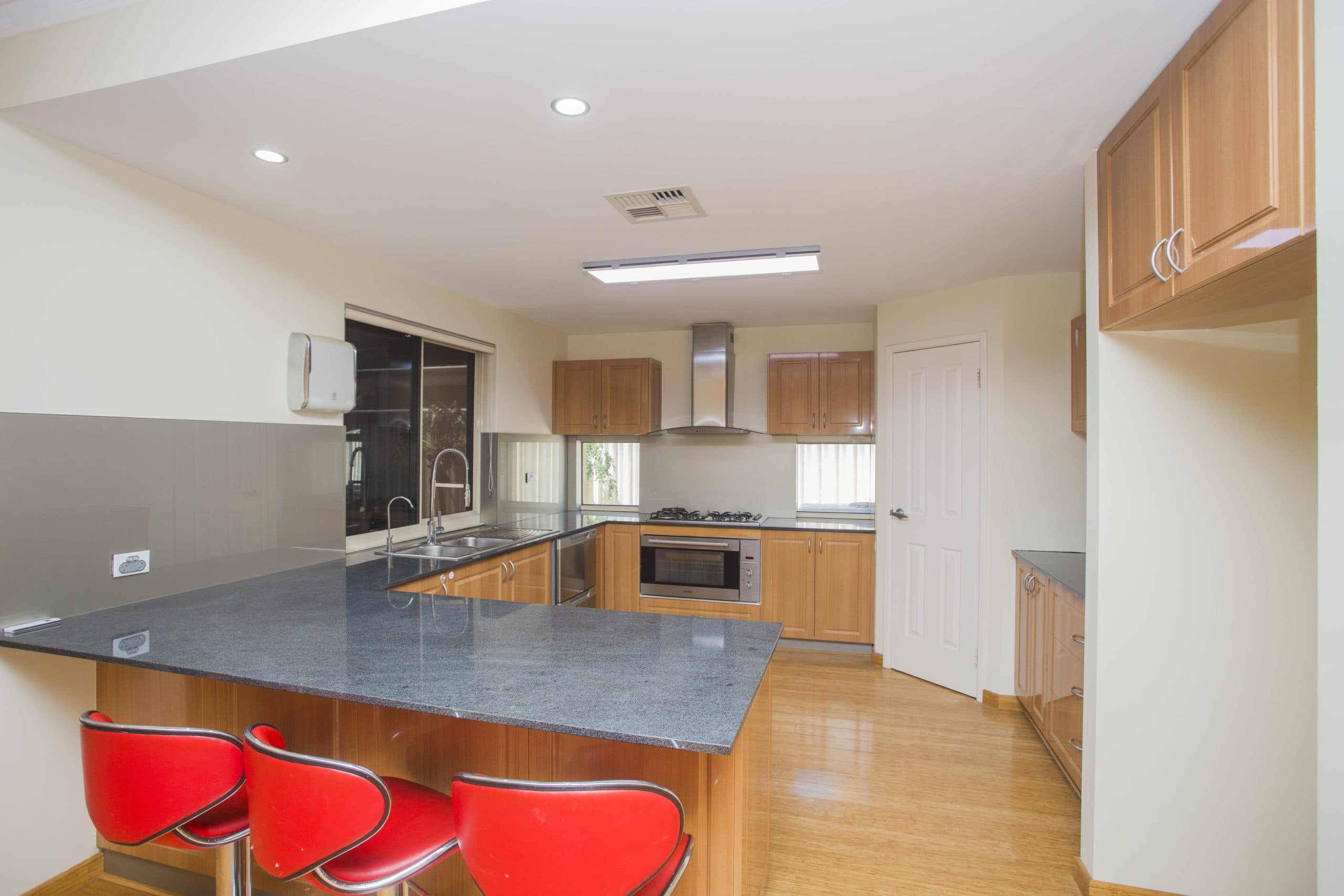 8 Levis Drive, CANNING VALE  WA  6155, Canning Vale - Thumbnail 8