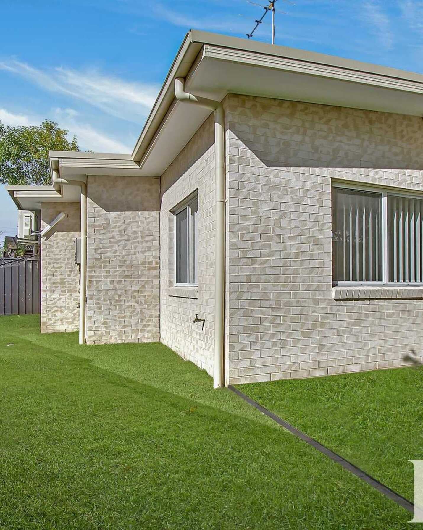 99 Explorers Way St Clair, Clair - Image 1