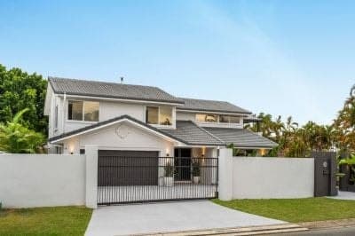 Space, Privacy & Potential in Prestigious Clear Island Waters QLD, Privacy & Potential In Prestigious Clear Island Waters - Thumbnail 2