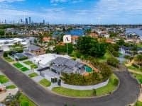 Space, Privacy & Potential in Prestigious Clear Island Waters QLD, Privacy & Potential In Prestigious Clear Island Waters - Thumbnail 3