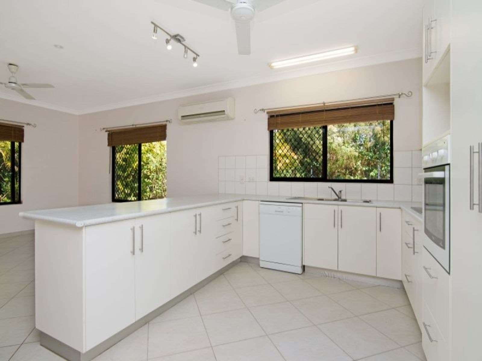 12 Huddleston Street, Farrar NT 0830, Farrar - Thumbnail 2