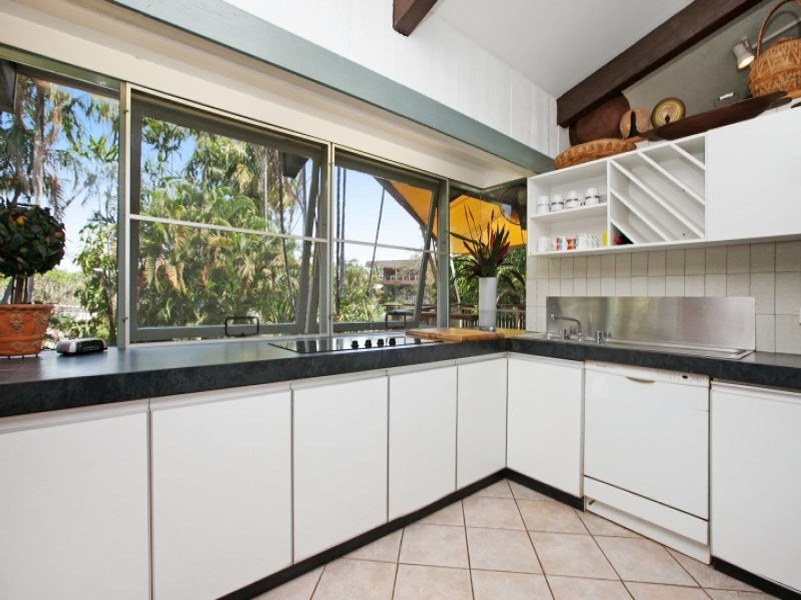 4 Beatrice Street, Stuart Park NT 0820, Stuart Park - Thumbnail 2