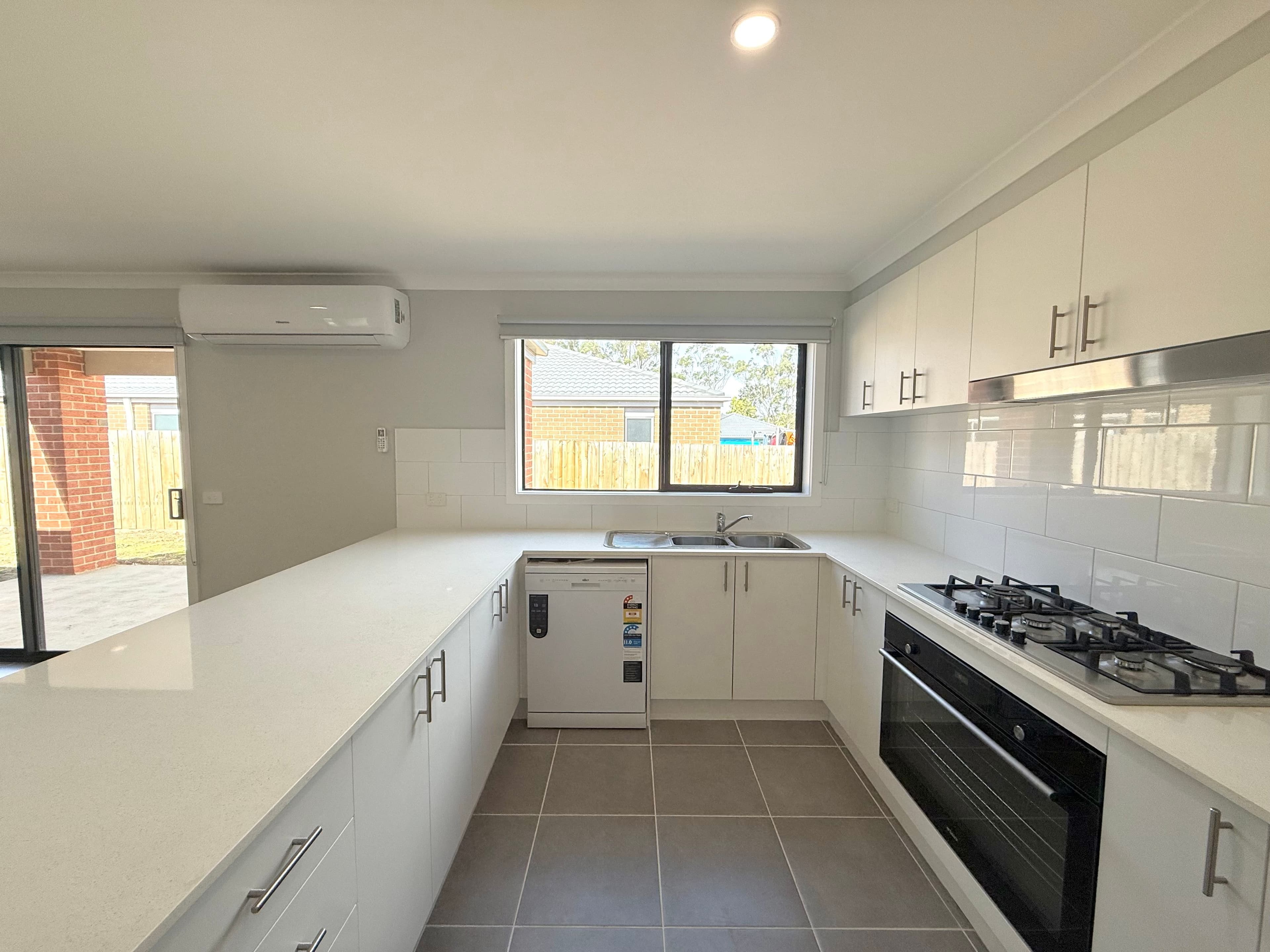 12 Goldshine Crescent, Drouin VIC 3818, Drouin - Thumbnail 7