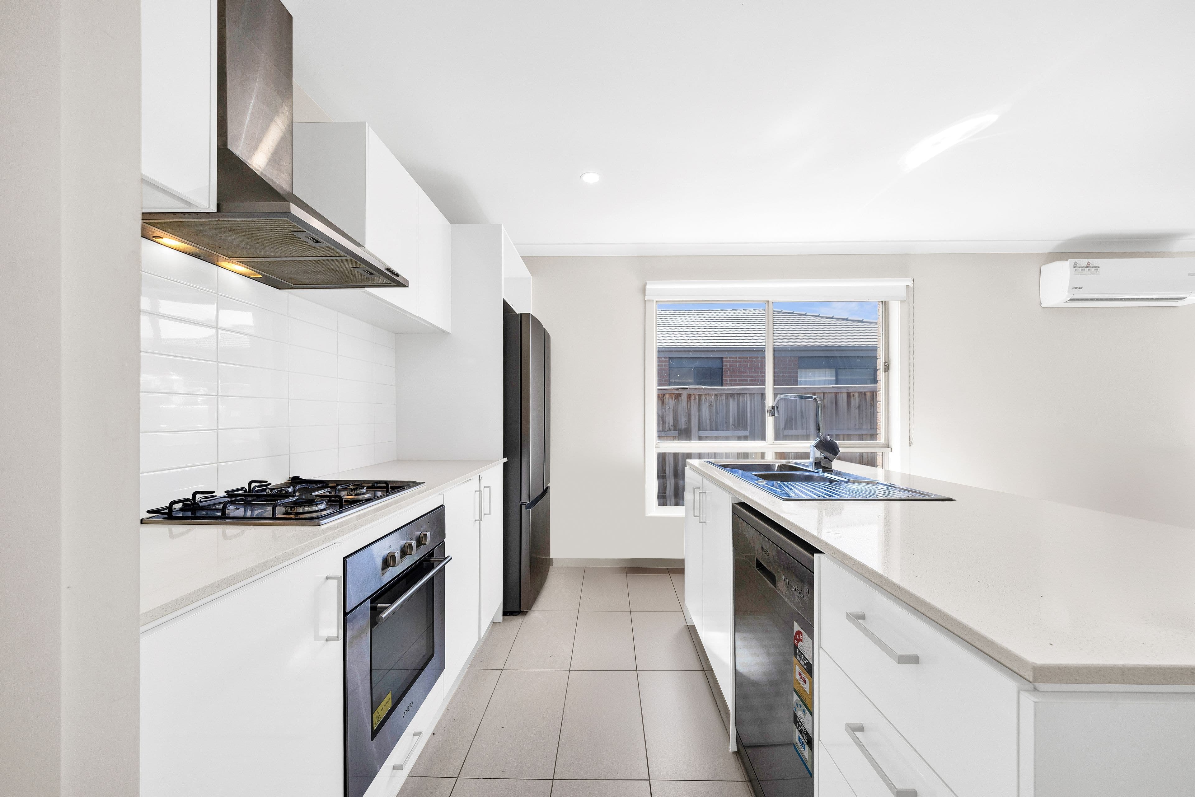 7 Strawberry Road, MANOR LAKES VIC 3024, Manor Lakes - Thumbnail 3