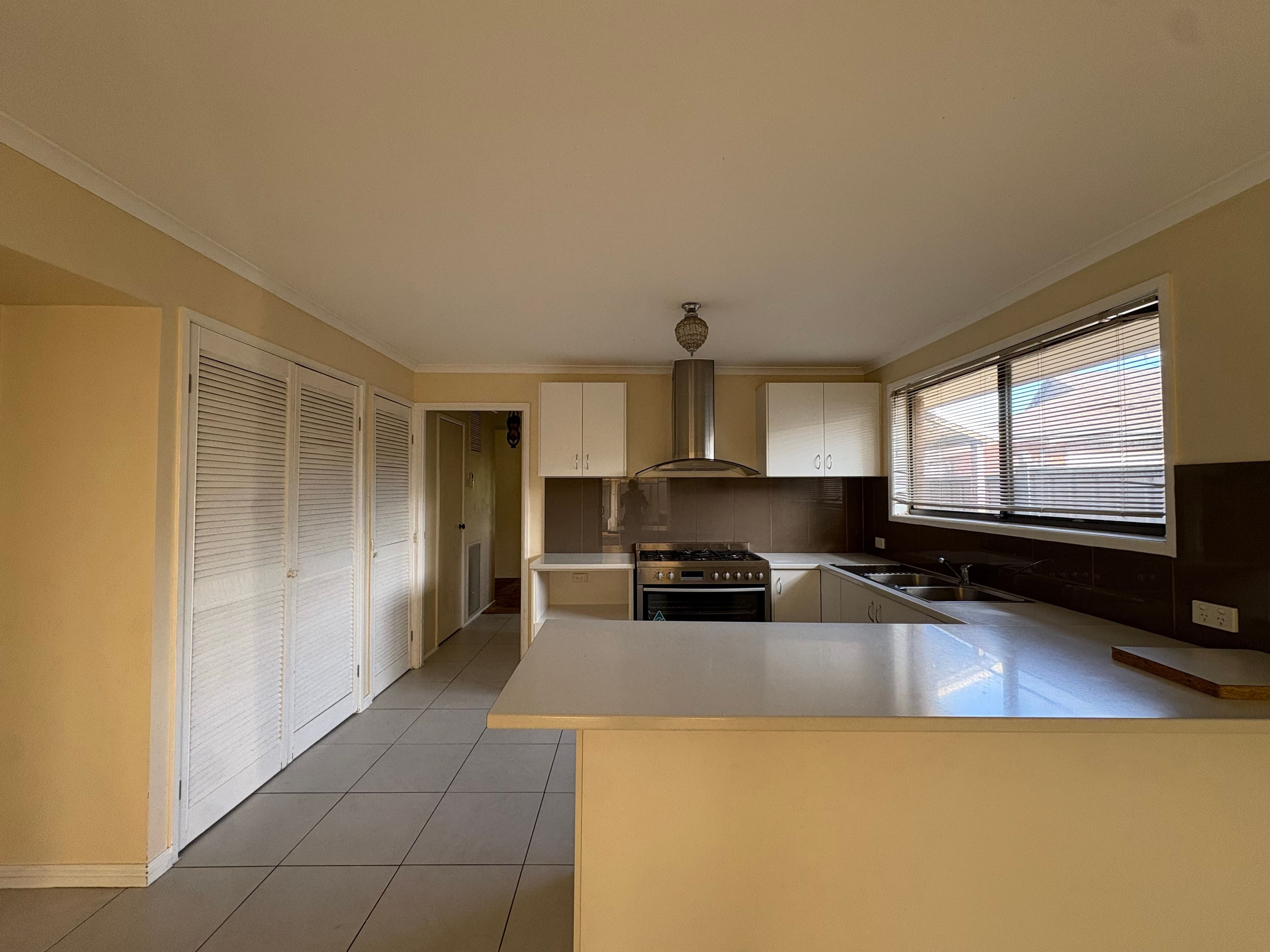 2 Midholm Court, Thomastown VIC 3074, Thomastown - Thumbnail 2