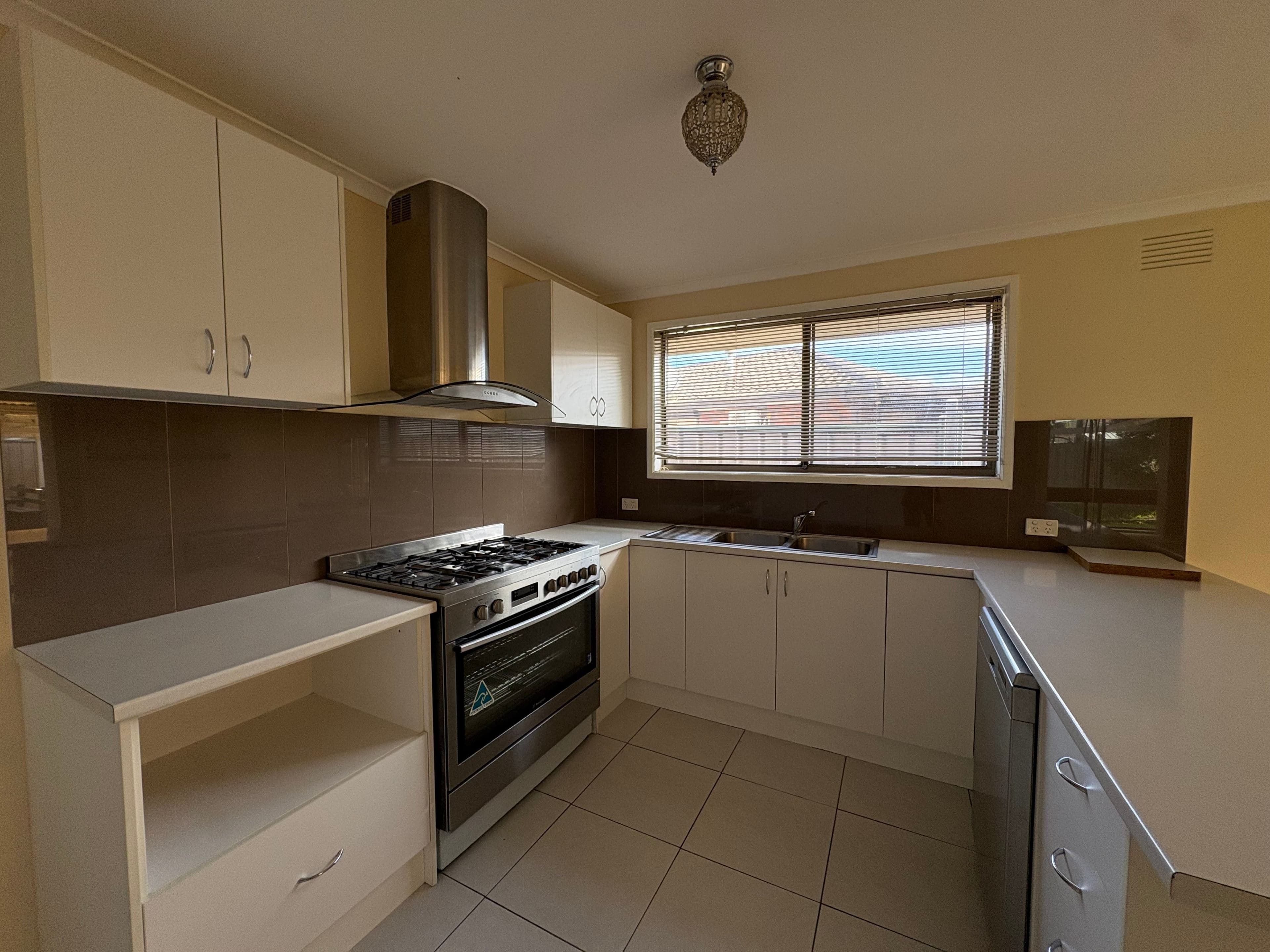 2 Midholm Court, Thomastown VIC 3074, Thomastown - Thumbnail 3