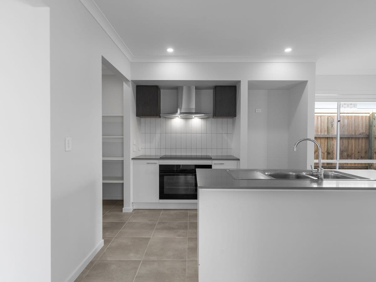 24 Redcomb Drive, Park Ridge, QLD, Park Ridge - Image 1